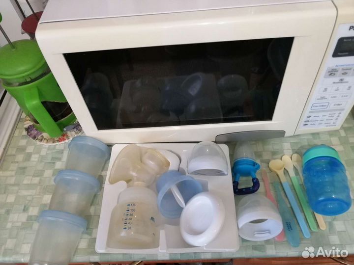 Молокоотсос, бутылочки, ложечки