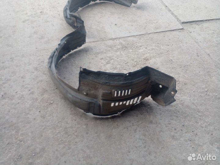 Подкрылок передний Lexus GX460 2011г