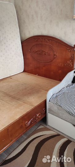 Кровать с матрасом