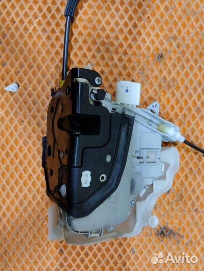 Замок двери Audi Q7 4L BHK 2009