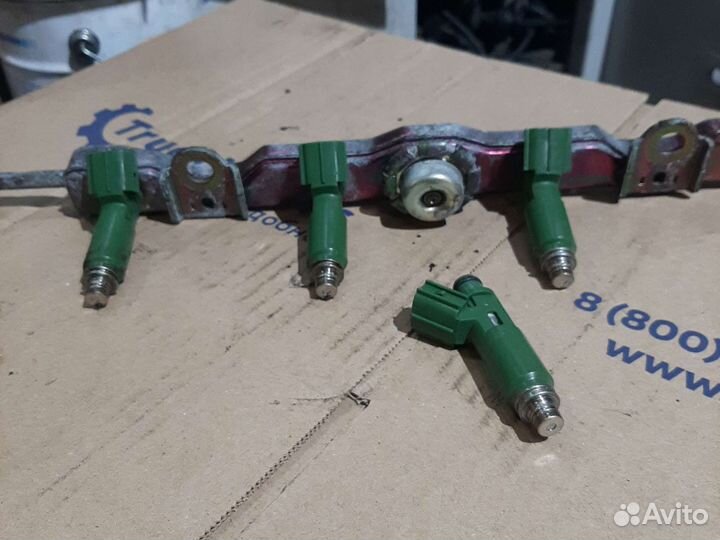 Форсунка топливная Тойота 1zzfe 1.8i