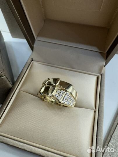 Золотое кольцо Bvlgari