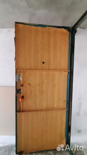 Дверь стальнаяая с рамой, крепкая советская