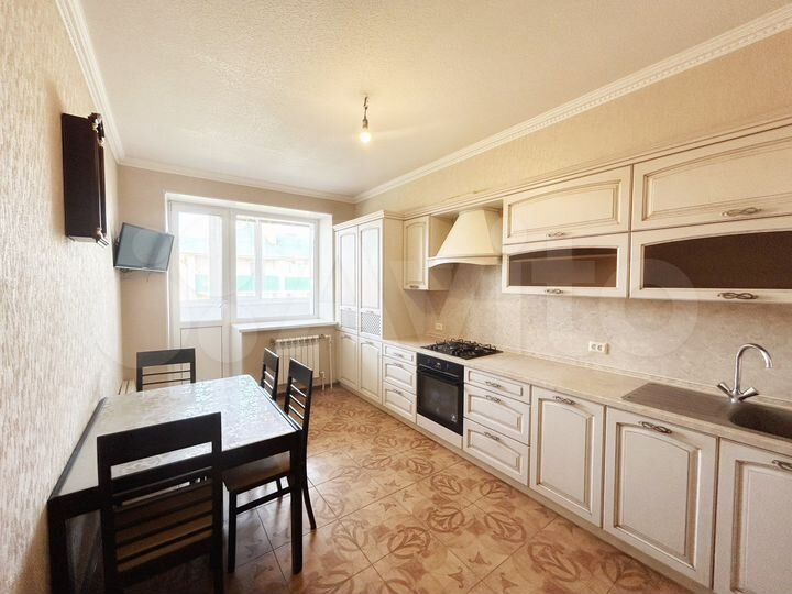 3-к. квартира, 102 м², 4/4 эт.