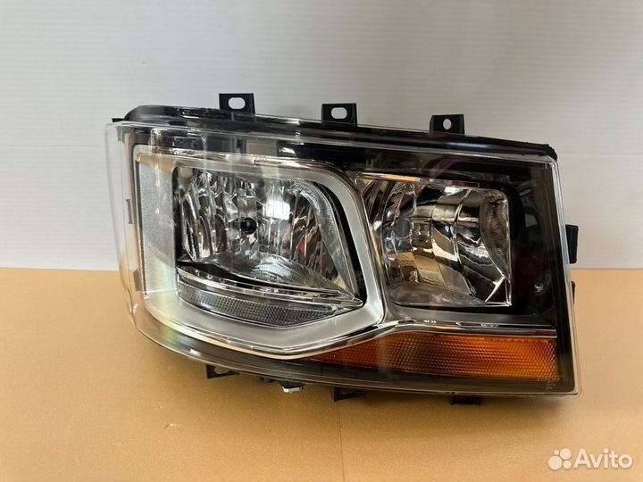 Фара головного света правая Scania P R G S 6 серия