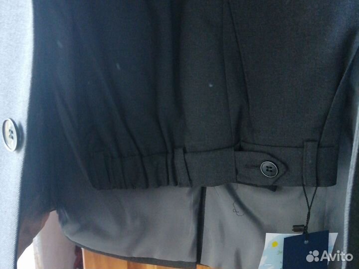 Брючный костюм новый школьный