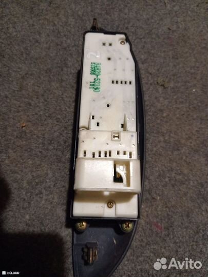 Блок упр. стеклоподьемниками на toyota vitz SCP13