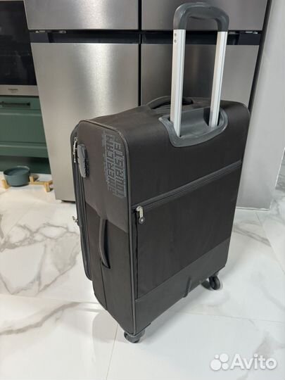 Чемодан на колесиках American Tourister