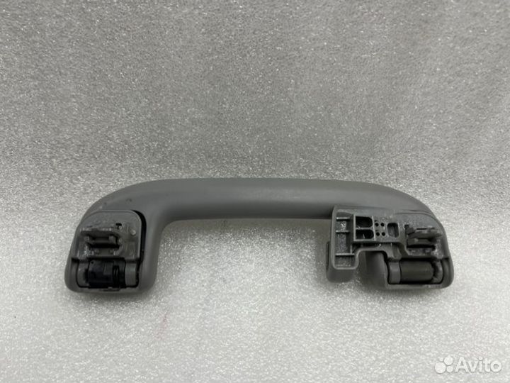 Ручка внутренняя потолочная задняя правая Toyota