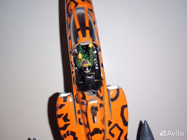 Модель самолета пластик 1/72