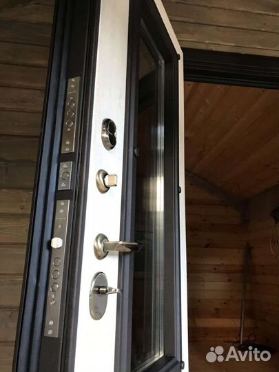 Дверь входная уличная с терморазрывом в дом