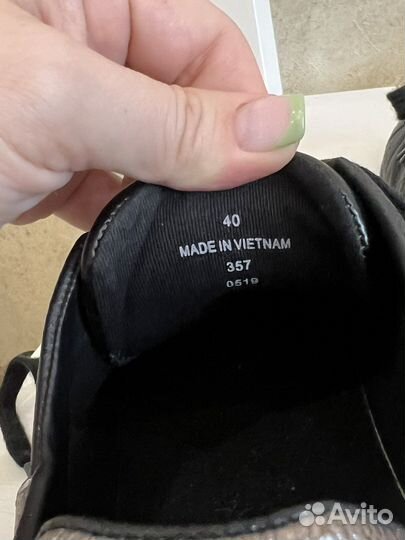 Кроссовки женские Guess