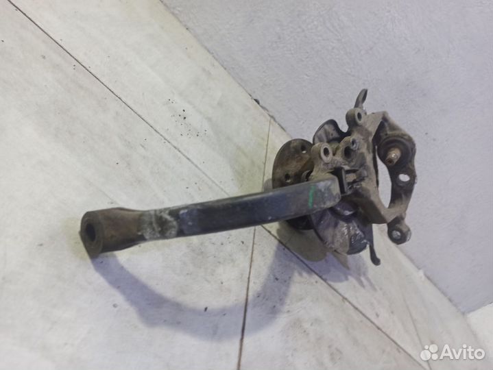 Кулак передний правый A2203303820