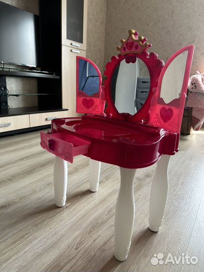 Детский туалетный столик