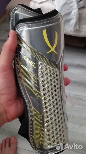 Футбольные щитки