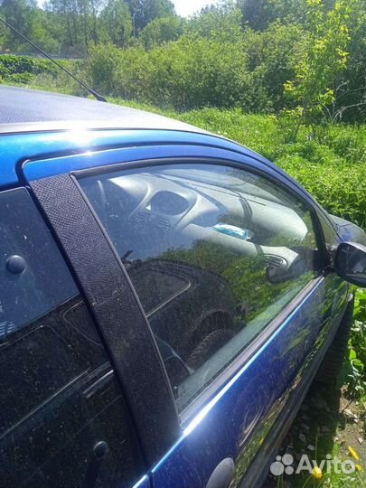 Стекло peugeot 206