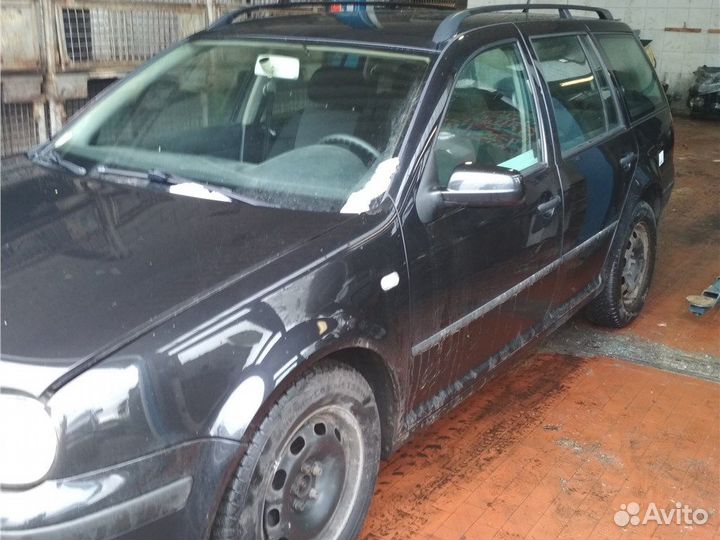 Разбор на запчасти Volkswagen Golf 4