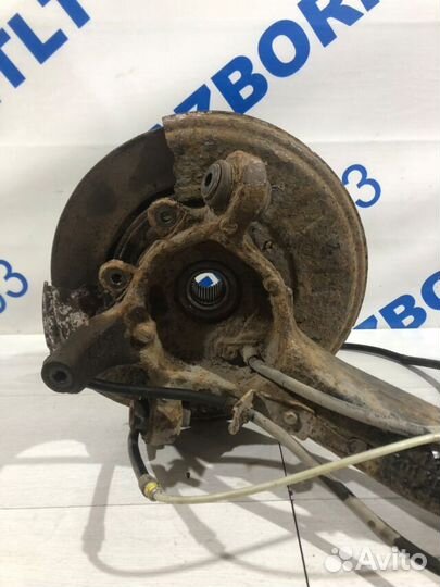 Поворотный кулак задний левый BMW X3 e83 2.5 ат 25