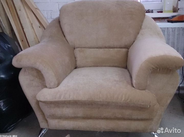 Перетяжка и замена обивки диванов из велюра