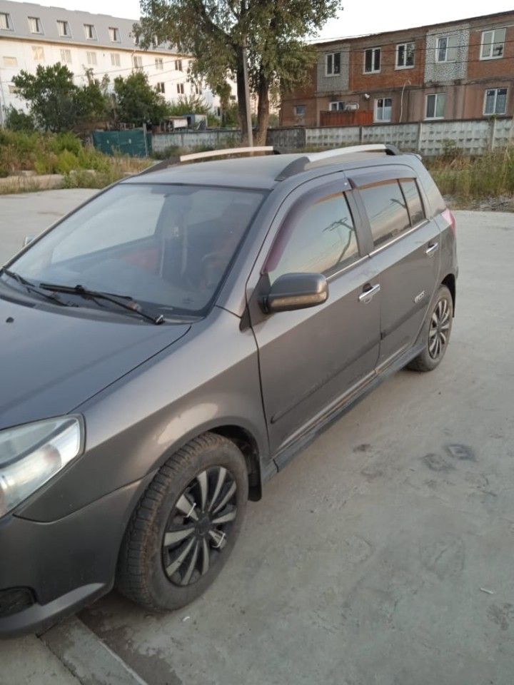 Geely MK Cross: фото владельца