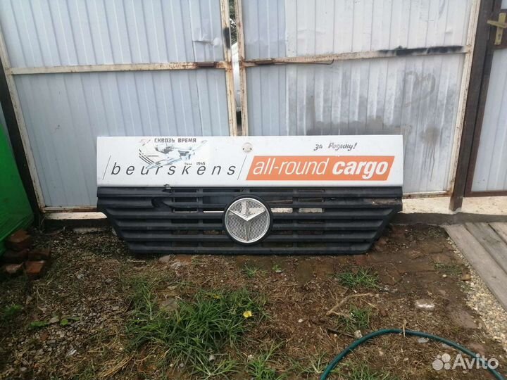 Капот на мерседес актрос