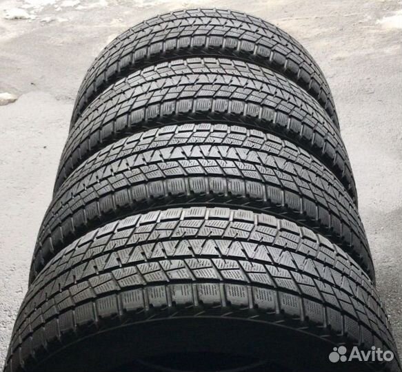Bridgestone Blizzak DM-V1 235/60 R17