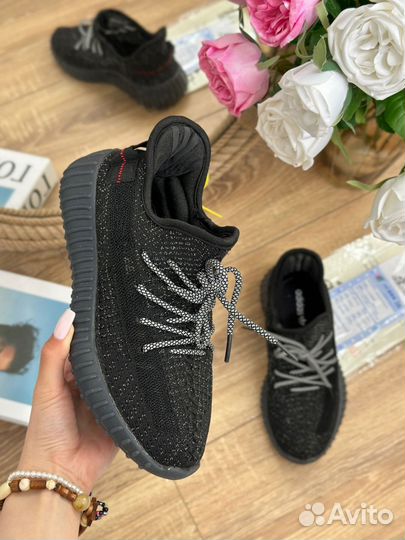 Новые кроссовки adidas Yeezy boost чёрные женские