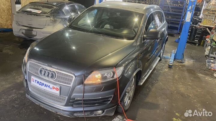 Крыло переднее правое Audi Q7 (4L) 4L0821102