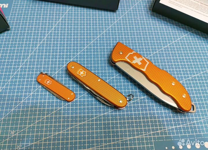 Нож швейцарский Victorinox Tiger Orange Alox