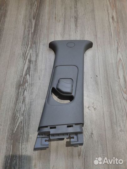 Обшивка средней стойки накладка ремня безопасности