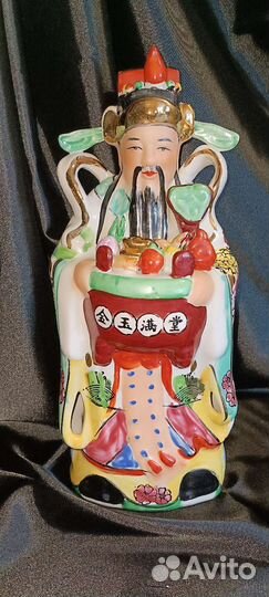 Фарфоровая статуэтка 