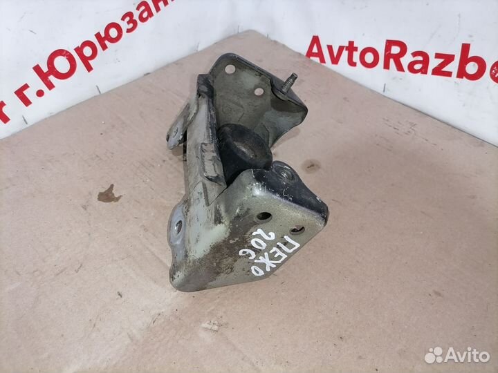 Опора двигателя левая Peugeot 206 с кронштейном