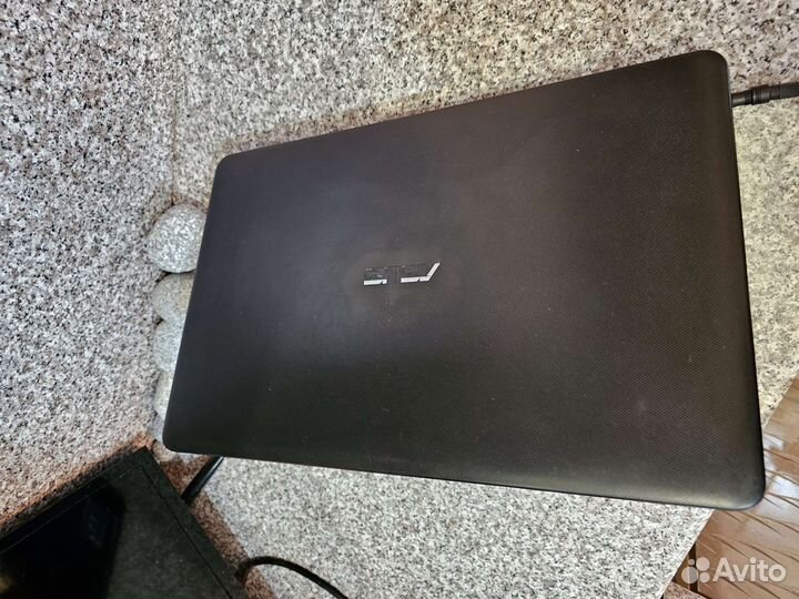 Огромный Asus X751/17.3