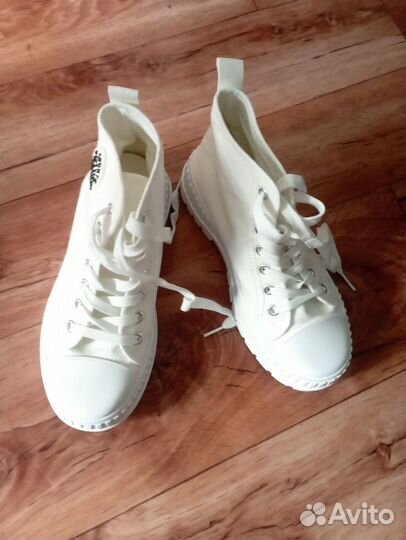 Кроссовки женские 36 размер новые