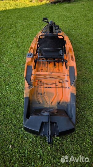 Каяк пластиковый с педальным приводом