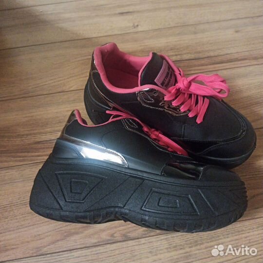 Кроссовки cropp в идеале