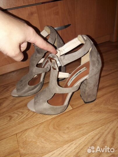 Продам босоножки