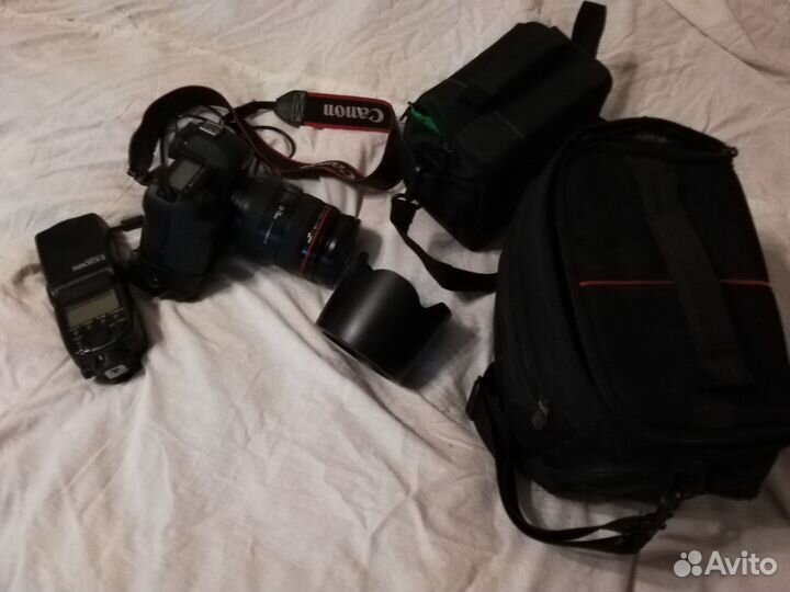 Canon EOS 5d Mark ll с объективом и вспышкой
