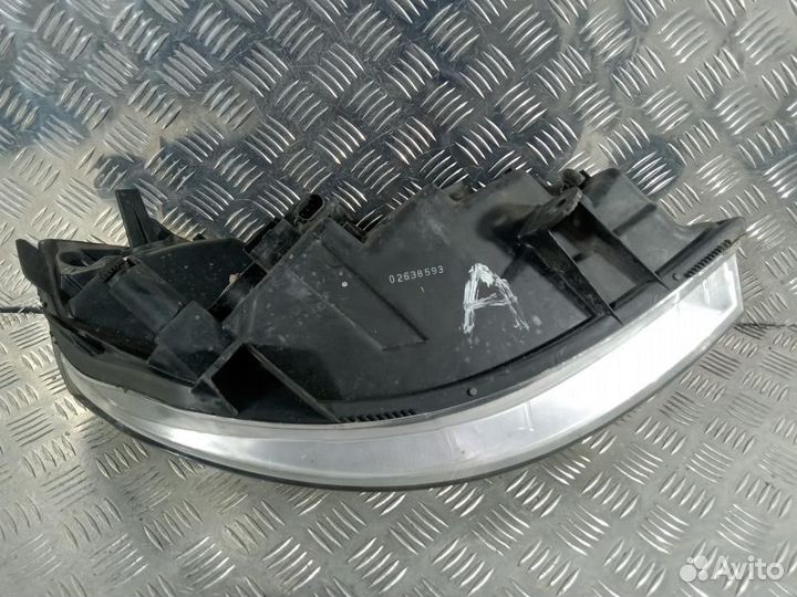 Фара Renault Scenic (2003-2009)