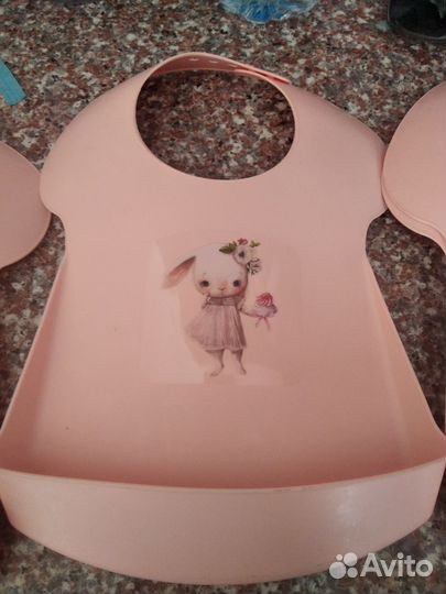 Нагрудники пластиковые новые