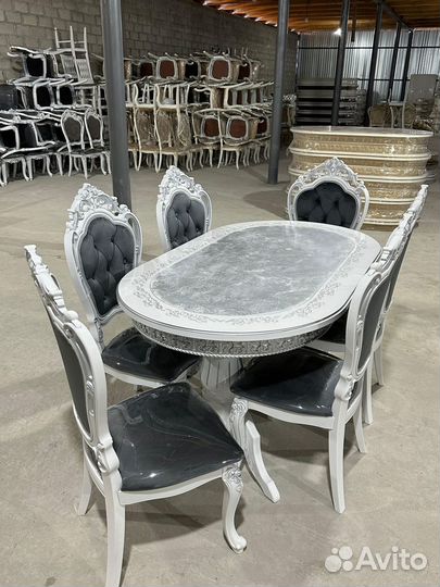Стол и стулья в гостиную. В наличии