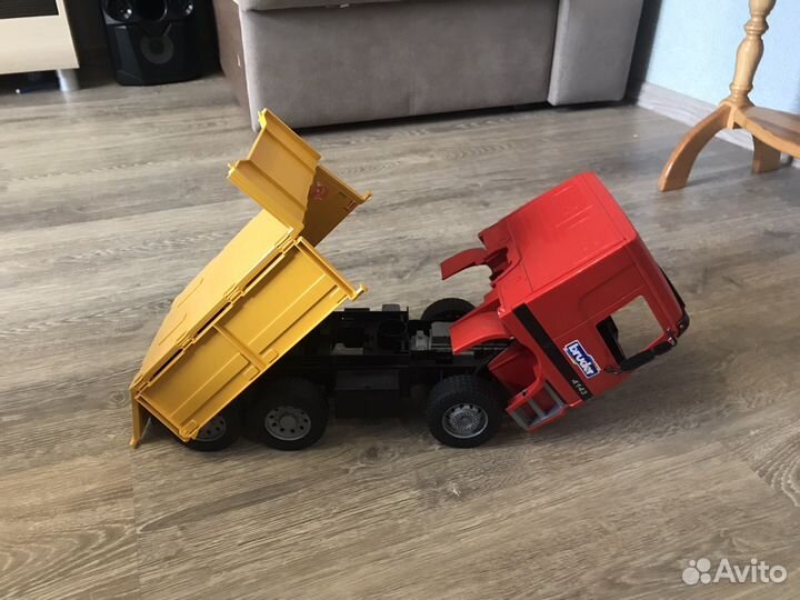 Машинкa bruder Mercedes Actros 4143