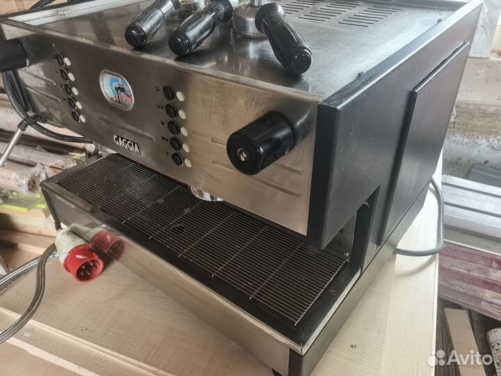 Кофемашина продам saeco gaggia steel se200