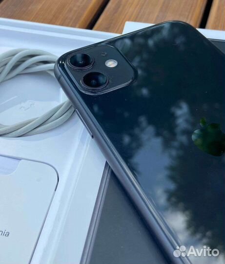 Телефон iPhone 11