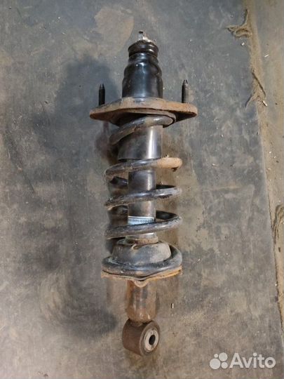 Стойка амортизатора задняя правая Honda Cr-V 3