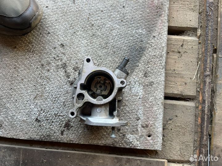 Вакумный насос VW Tiguan 2.0 TSI