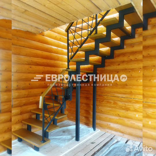 Лестница на металлическом каркасе
