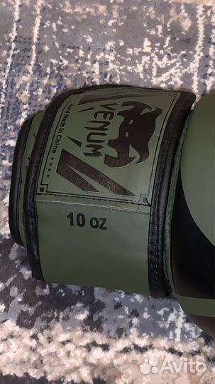 Боксерские перчатки 10 oz venum