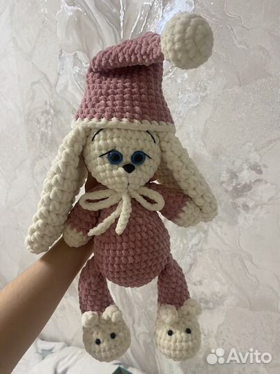 Вязаный заяц ручной работы