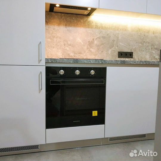 Кухня под потолок с подсветкой на заказ Озерки